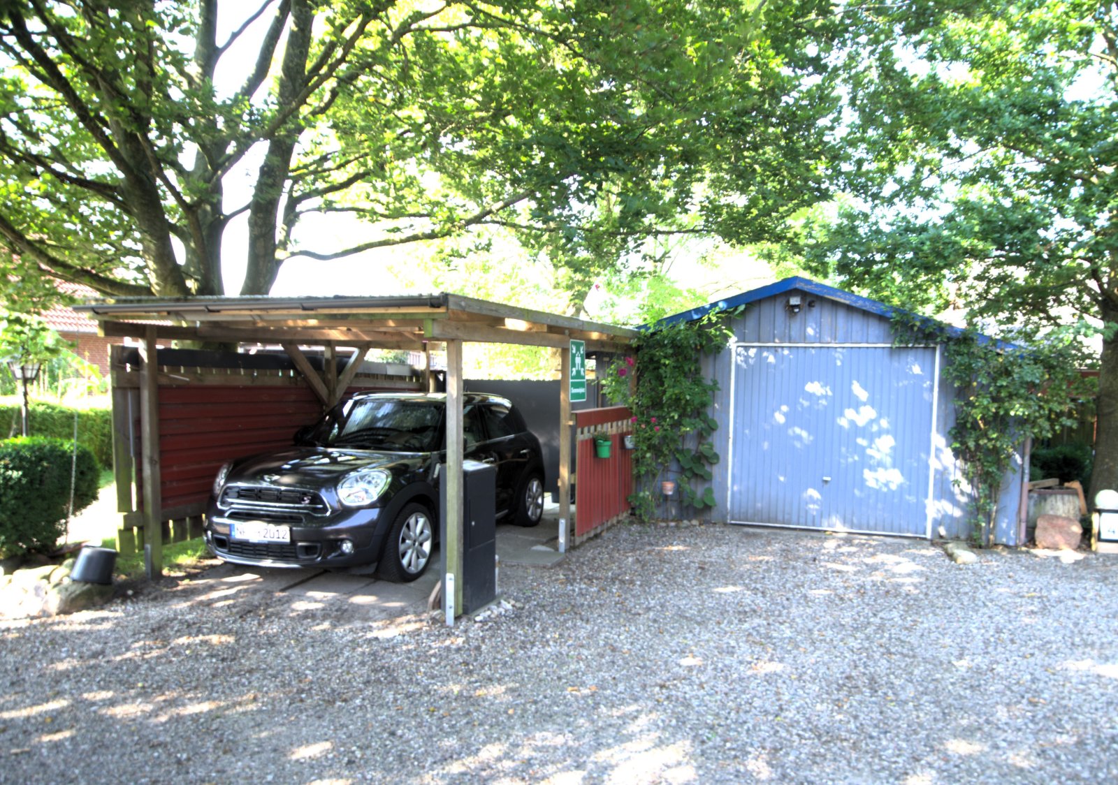 Carport und Garage