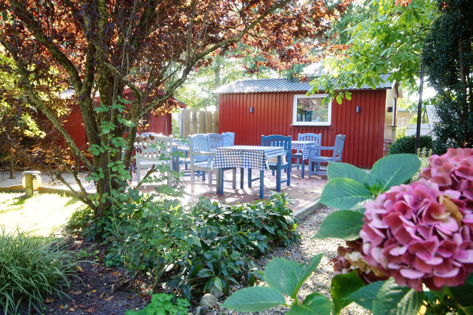 Terrasse mit Gartencafé